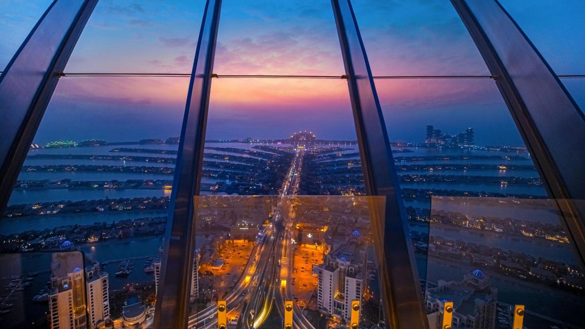 The Palm Tower, Nakheel Mall, Palm Jumeirah Dubái Exterior foto